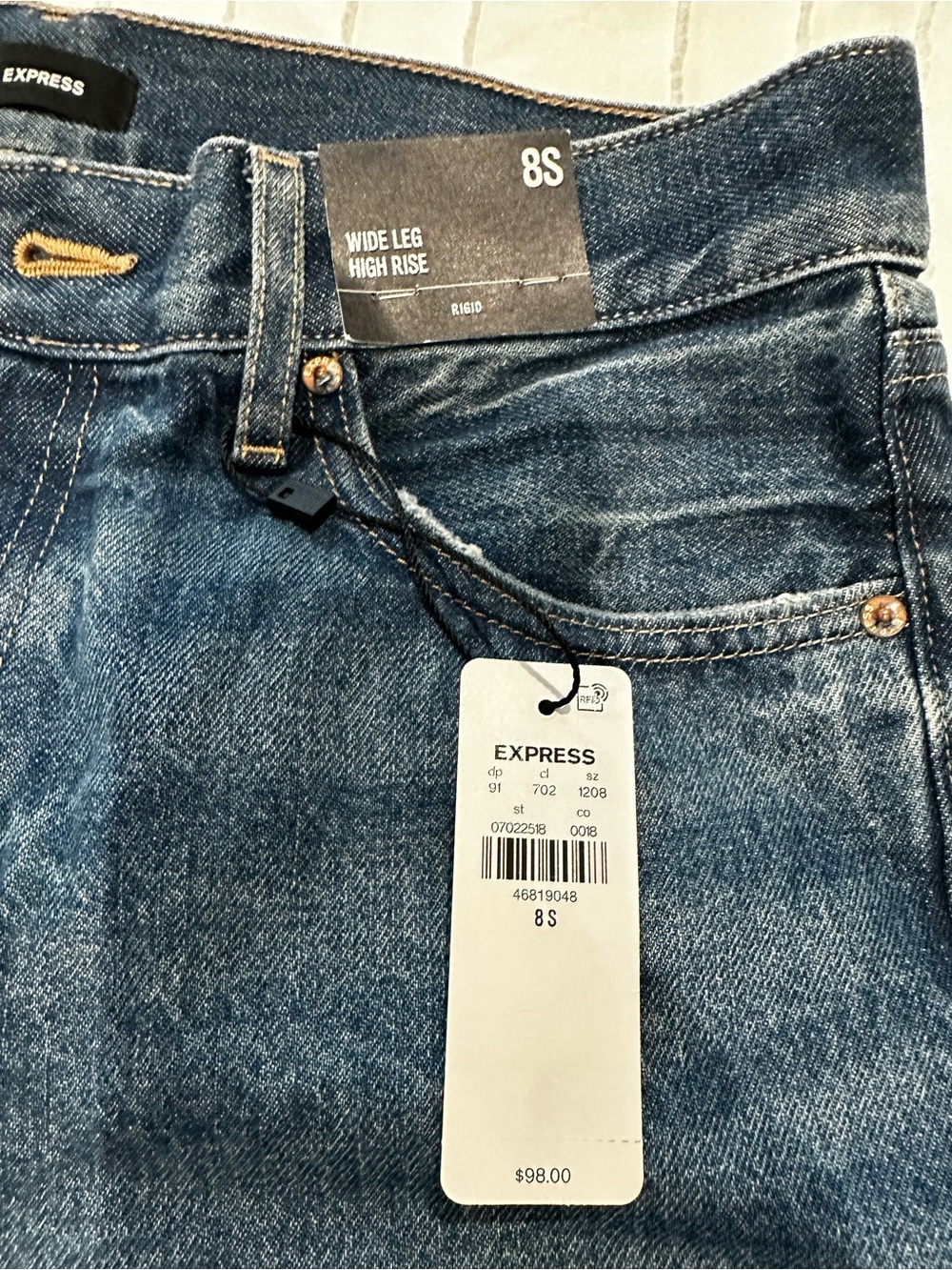 Express women’s wide leg, high rise Jeans in Dark Blue Wash - Picture 3 of 4